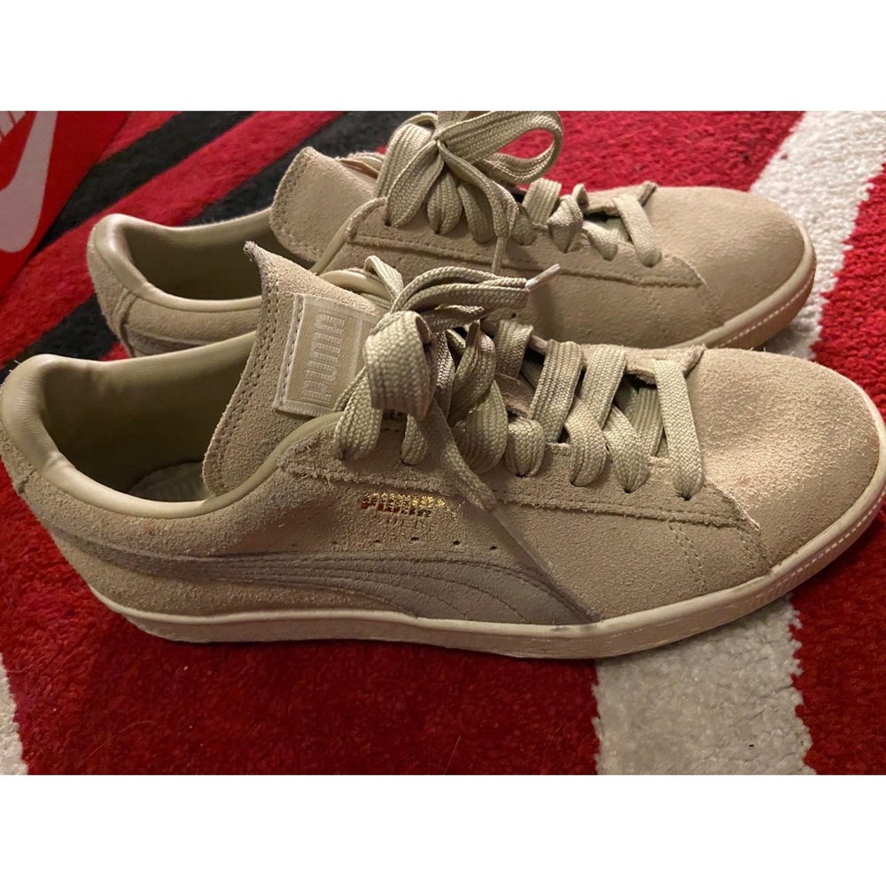 Suede PUMAS